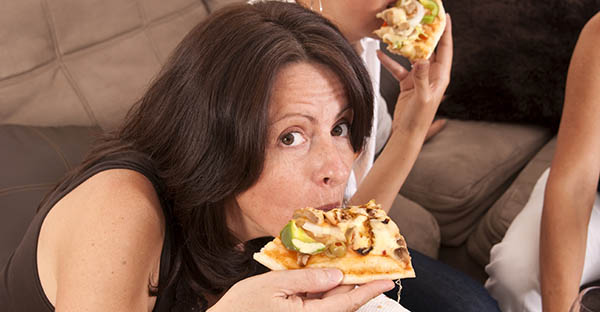 woman_eating_pizza